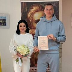 Andriy Lunin se casa con su novia en chándal y deportivas