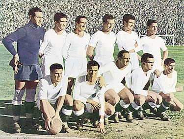 El Valencia Club de Fútbol conquistó su segundo título de Liga en la temporada 1943-44, tras una campaña brillante. El equipo, dirigido por Eduardo Cubells, se proclamó campeón a falta de dos jornadas, tras vencer al CE Sabadell por 2-1 en Mestalla, con dos goles de Edmundo Suárez "Mundo", quien fue además el máximo goleador del campeonato con 27 tantos.