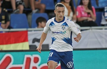 Si el Tenerife desciende, no ser芍 por Luismi Cruz, un jugador que reparte juego como pocos en Segunda. El centrocampista de los insulares particip車 en el 迆nico tanto de su equipo, con un precioso pase entre l赤neas a Land芍zuri, para que este asistiera a Enric Gallego.