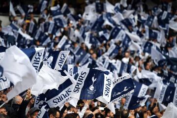 Tottenham, con Davinson Sánchez en la cancha, cayó en su casa ante Ajax en la semifinal de la Champions League. El gol de la victoria llegó a través de Van De Beek en el minuto 14.  
