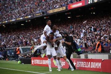 Los jugadores del Real Madrid celebrando el gol de David Alaba 