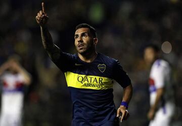 (FILES) In this file photo taken on November 3, 2018 Boca Juniors' forward Carlos Tevez celebrates after scoring a goal against Tigre during an Argentina's First Division Superliga football match at La Bombonera stadium, in Buenos Aires. - Carlos Tevez, 3