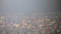 Los seguidores del Atlético en el estadio del Inter.