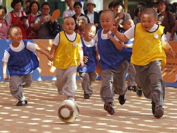 Un grupo de niños budistas en Seúl, Corea del Sur.
