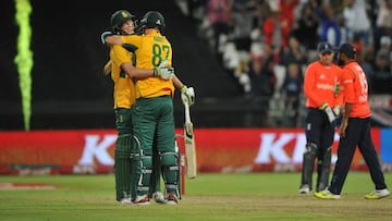 South African batsmen Chris Morris (L) and Kyle Abbott celebrate after Morris hit the winning shot during the first of two T20 matches, helping South Africa beat England by one run, at Newlands on February 19, 2016, in Cape Town.