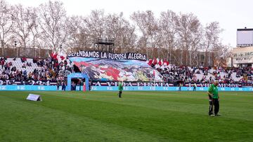 Pancarta de Bukaneros en el estadio de Vallecas.