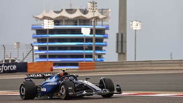 Williams' Spanish driver Carlos Sainz drives on the second day of the Formula One pre-season testing at the Bahrain International Circuit in Sakhir on February 27, 2025. (Photo by FADEL SENNA / AFP)