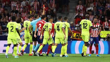 MADRID, SPAIN - AUGUST 18: Renan Lodi of Atletico Madrid (R) is shown a red card by referee Cuadra Fernandez during the Liga match between Club Atletico de Madrid and Getafe CF at Wanda Metropolitano on August 18, 2019 in Madrid, Spain. (Photo by Angel M