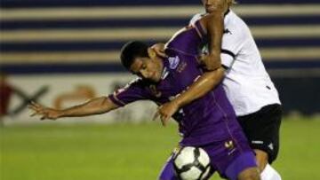 <b>Presión.</b> Alexis, en un lance del partido.