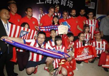 El equipo fue recibido por numerosos aficionados.