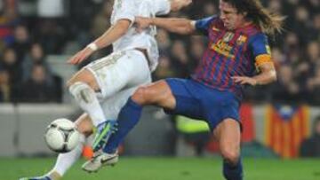 <b>LA MADRE DE TODOS LOS PENALTIS. </b>Es imposible que Teixeira no viese el derribo de Puyol sobre Karim.