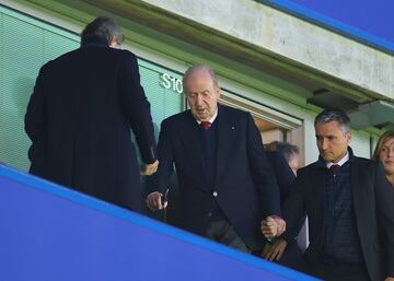 El Rey emérito, Juan Carlos I, llegando a Stamford Bridge para disfutar del duelo de cuartos de final de la Champions League entre el Chelsea y el Real Madrid.