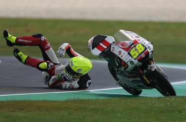 Luca Lunetti cayó al asfalto durante los entrenamientos de MotoGP.