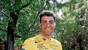 FELIZ. Tras 425 días de incertidumbre, Óscar Pereiro por fi n puede celebrar su victoria en el Tour.