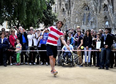 Rafa Nadal junto a la Sagrada Familia de Barcelona durante la promoción del Torneo Conde de Godó de 2012. 