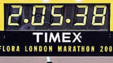 <b>RÉCORD.</B> Khannouchi llega victorioso a la meta en Londres.