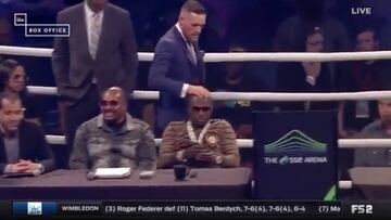 Lo + visto: McGregor y su toquecito en la cabeza de Mayweather