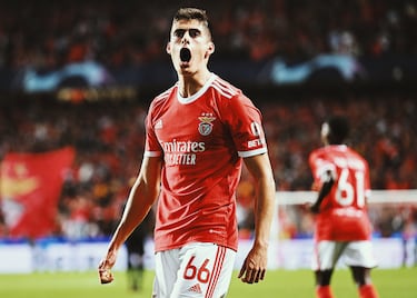 El central portugués ya está consolidado. Un Rúben Días en potencia. Ya ha jugado grandes partidos con Las Águilas rayando a gran nivel pese a su juventud: 19 años. Se pagará mucho dinero por su futuro traspaso.