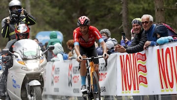 El ciclista del Bahrain-Victorious Damiano Caruso rueda durante la vigésima etapa del Giro de Italia 2021 con final en Valle Spluga-Alpe Motta.