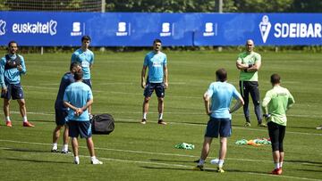 El Eibar, durante una sesi&oacute;n de entrenamiento. 