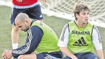 <b>SERIOS. </b>Bravo se mostró abatido y Cassano, sorprendido.