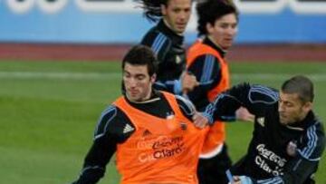 Higuaín tratará de seguir la racha de los '9' argentinos