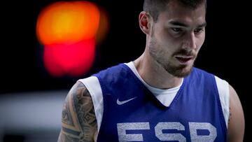 Juancho pone el despertador