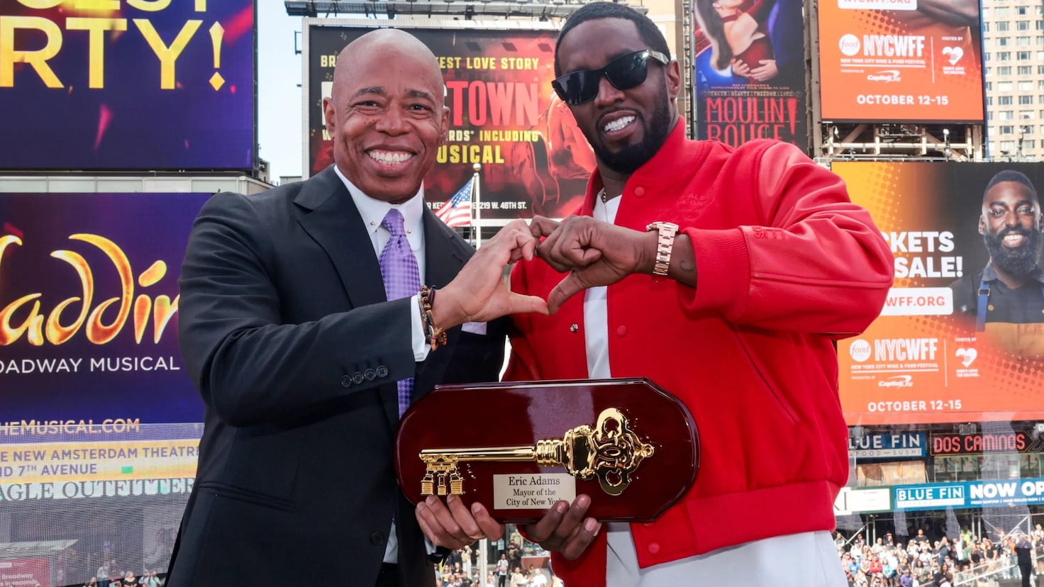 Video of NYC Mayor Eric Adams giving Puff Diddy Key to the City Video of NYC Mayor Eric Adams giving Puff Diddy Key to the City