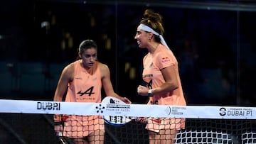 Claudia Fernández y Bea González.