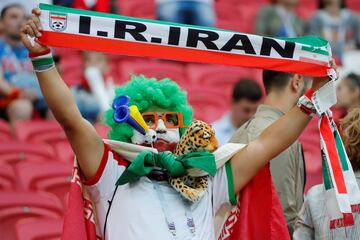 Hincha iraní antes del partido contra España.