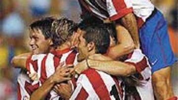 <b>INTOCABLE</B>. Jesús Gil no se plantea vender el club de momento; las ofertas recibidas no le convencen.