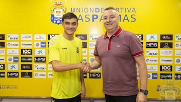 El juvenil Pedri, con 16 años, contrato profesional