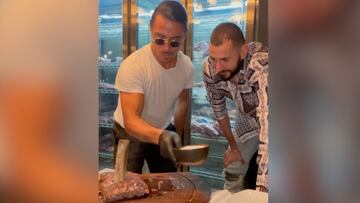 Ya es tradición en sus Navidades en Dubái: Benzema visitó 'Salt Bae' e hizo esto...
