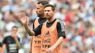 Messi saluda a la concurrencia