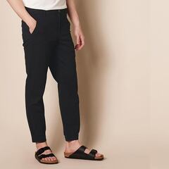 El pantalón ‘jogger’ que es un chino, pero también un chándal