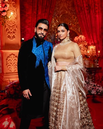 El actor Ranveer Singh y su esposa y la actriz Deepika Padukone posan durante las celebraciones previas a la boda. 