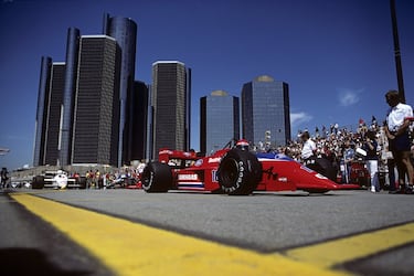 El circuito callejero de Detroit irrumpió en la F1 en un esfuerzo de la ciudad de Motor City en 1982 y permaneció siete años en el calendario, primero como GP de Estados Unidos Este y posteriormente como GP de Estados Unidos. El trazado, por Belle Isle, Michigan, junto al río Detroit, tuvo un claro dominador, con Ayrton Senna con tres victorias. Estrenó el palmarés John Watson, con el McLaren Ford Cosworth. La carrera pronto se ganó la reputación de ser terriblemente exigente y extenuante, con una pista muy bacheada que a menudo se rompía con el calor constante. Las retiradas, ya fuera por fallo en las mecánicas o accidentes, fueron una constante durante todas las ediciones. En 1988 se disputó la última carrera, debido a que la FIA determinó que las instalaciones, especialmente la zona de boxes, no reunían los requisitos exigibles para albergar una prueba mundialista.