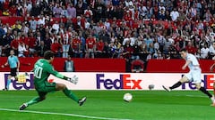 Sevilla avanza y va por su tercer título consecutivo