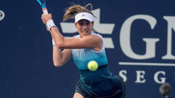 La tenista española Garbiñe Muguruza en acción ante la rusa Margarita Gasparyan durante un partido del tercer día del Abierto de Tenis de Monterrey que se celebra este jueves en Monterrey (México). EFE/Miguel Sierra