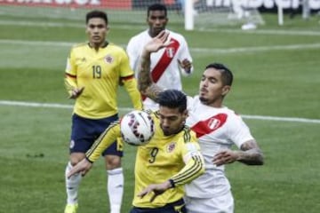 Pékerman y los protagonistas de Colombia-Perú en primer plano