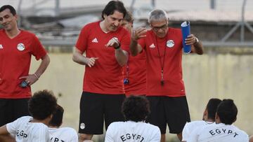 Egypt's coach Héctor Cúper