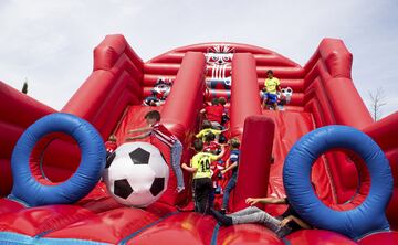 El Atleti celebra el Día del Niño en el Metropolitano