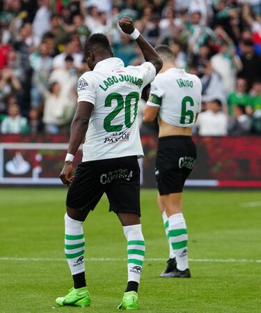 La cosa va de jugadores que abren la lata en este once. Lago Junior lo hizo para su Racing, con un gran tanto en un córner. Remate de cabeza entrando en el primer palo, con un perfecto giro de cuello para mandar el balón al palo contrario.