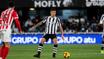 Musto, ante el Sporting de Gijón.