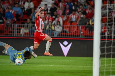 Adrián Embarba se convierte en el líder del Almería