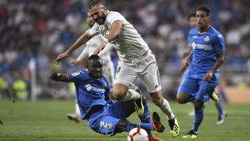 Djen&eacute; cometi&oacute; falta a Benzema en el partido del domingo.