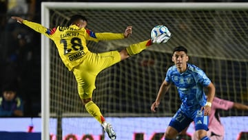 America's midfielder #28 Erick Sanchez kicks the ball next to Tigres' defender #27 Jesus Angulo during the Liga MX Clausura tournament football match between America and Tigres at the Ciudad de los Deportes Stadium in Mexico City on February 28, 2026. (Photo by Yuri CORTEZ / AFP)