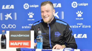 Guidetti, presentado como nuevo jugador del Alavés.