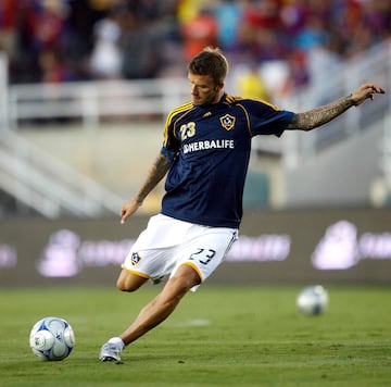 LA Galaxy's David Beckham warms up before a friendly soccer match against Barcelona at the Rose Bowl in Pasadena