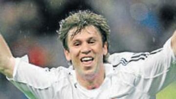 <b>GOLEADOR. </b>Cassano celebra el tanto que consiguió la temporada pasada ante el Atlético.